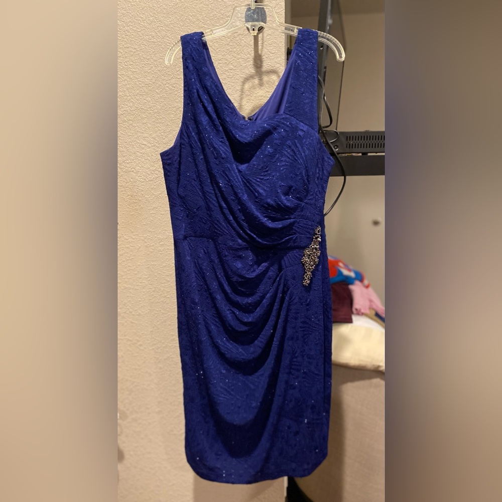 Alex evening dress in size 16. Knee length, great condition.
